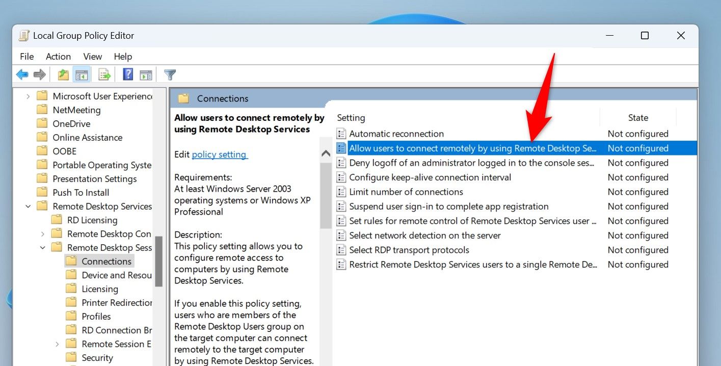 'Разрешать ли пользователям подключаться удалённо с помощью Remote Desktop Services' выделено в редакторе локальной групповой политики.