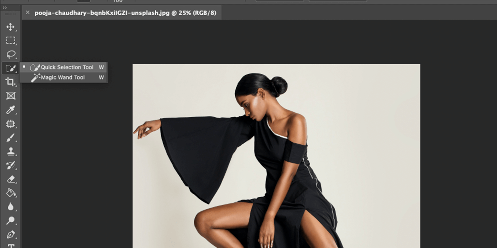 Инструмент Быстрое выделение в панели инструментов Photoshop