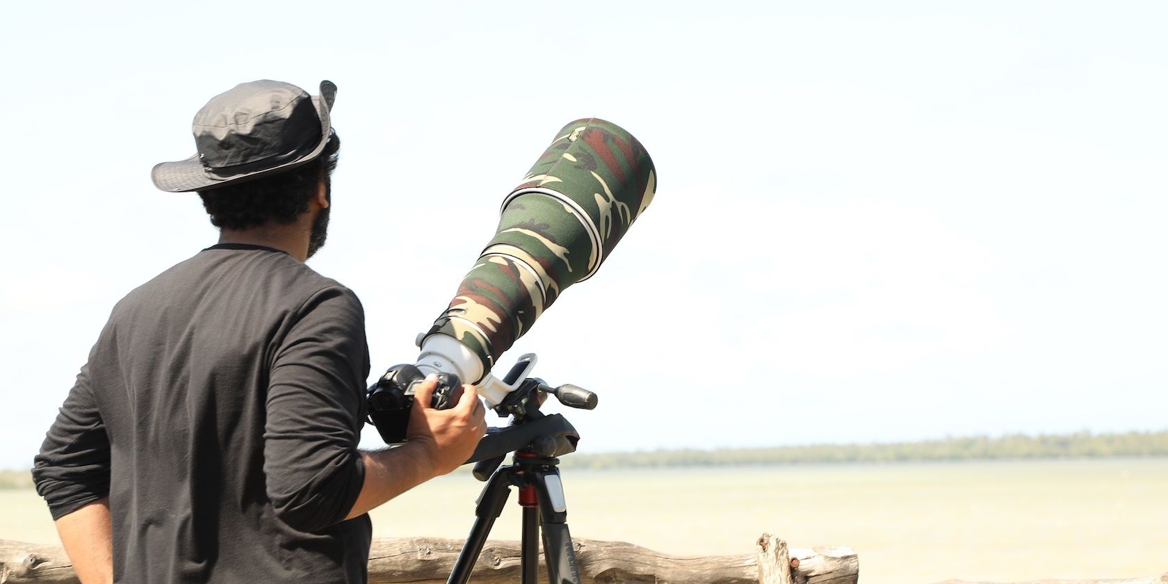 Фотограф дикой природы с камерой