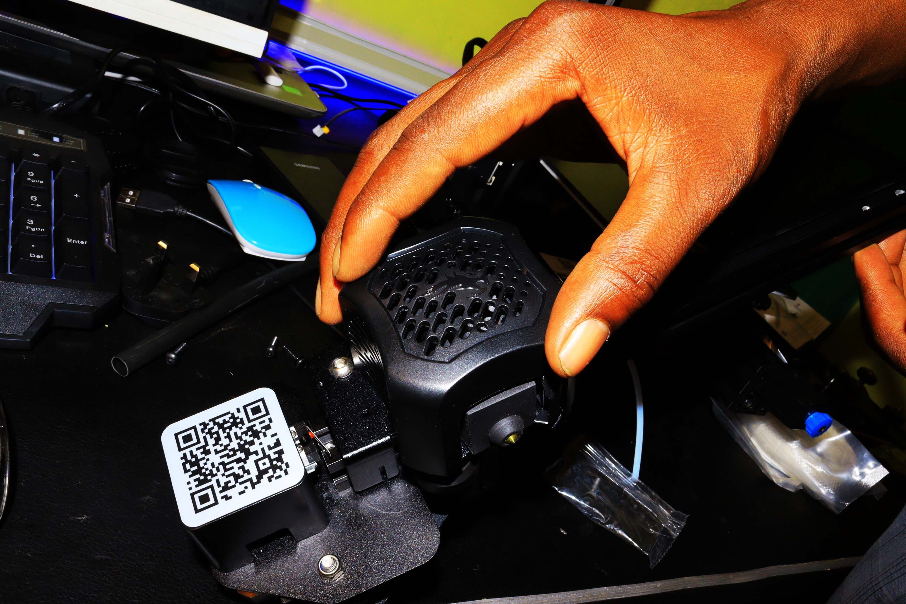 A hand placing the nozzle into the pneumatic connector