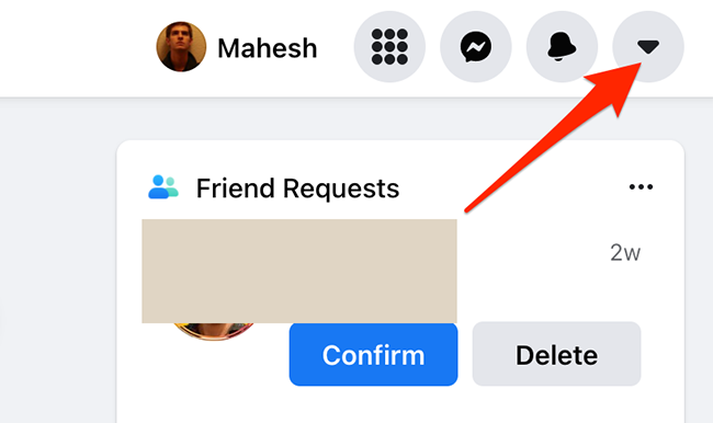 Щелкните значок стрелки вниз в правом верхнем углу сайта Facebook