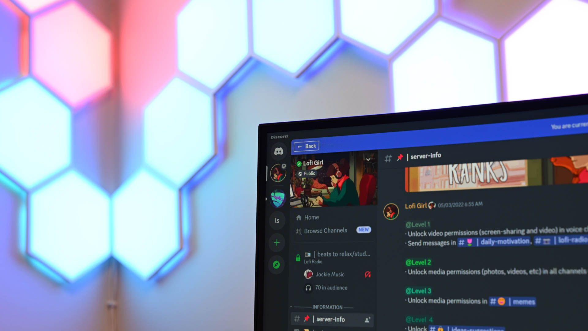 Как создать и управлять сервером Discord