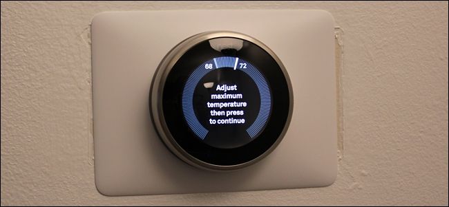 Значок замка на экране термостата подтверждает блокировку