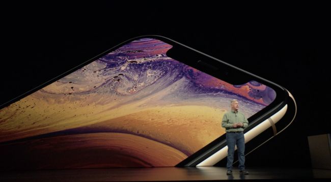 Фронтальная и тыльная панель iPhone в нескольких цветах и с большим экраном