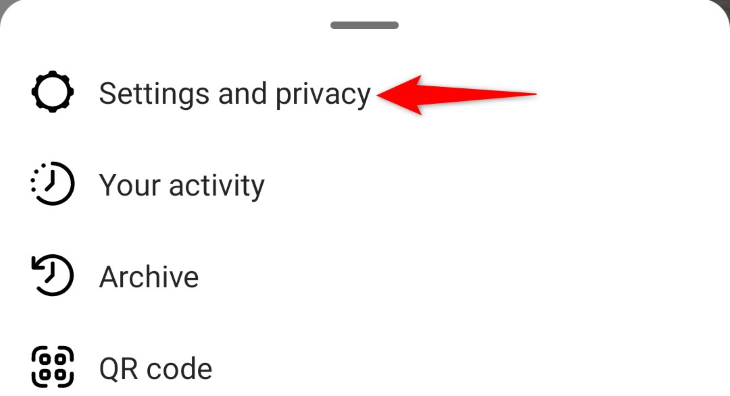 Откройте меню «Настройки и конфиденциальность».