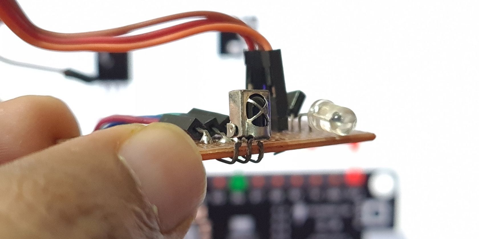 Готовая сборка с ИК‑бластером на макетной плате