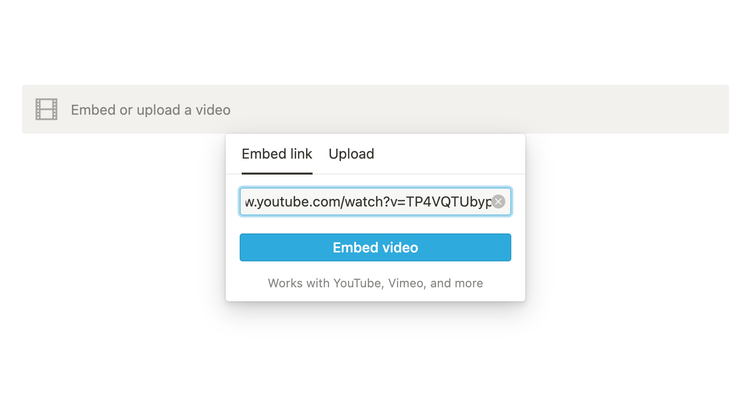 Выбор опции «Embed video» в меню Notion