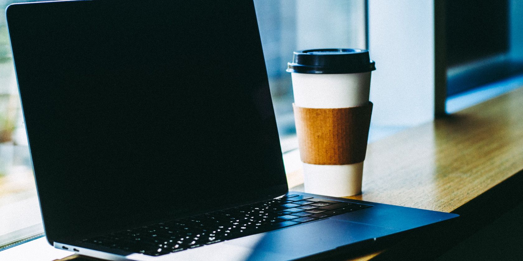 Пролили жидкость на ноутбук — что делать