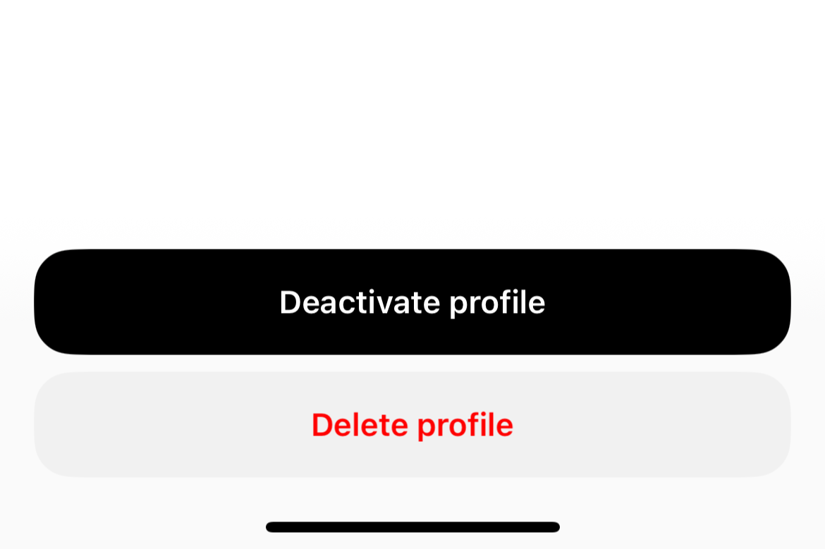В приложении Threads отображаются кнопки 'Деактивировать профиль' и 'Удалить профиль'.