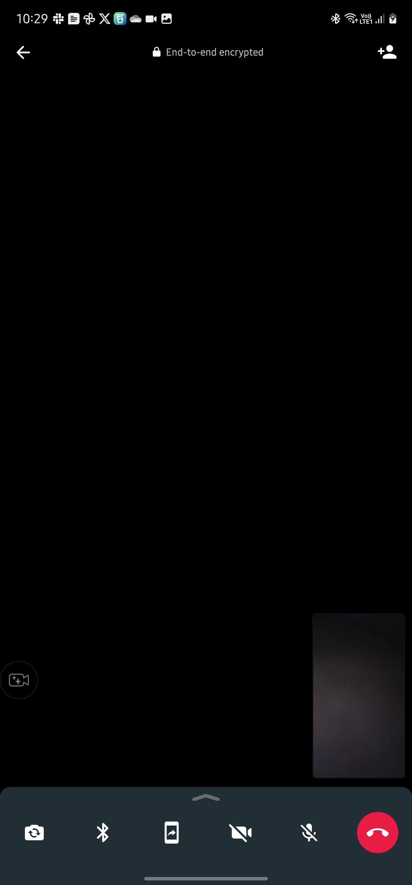 Экран видеозвонка WhatsApp