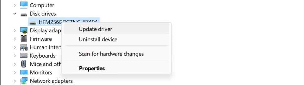 Обновление драйверов диска в Диспетчере устройств
