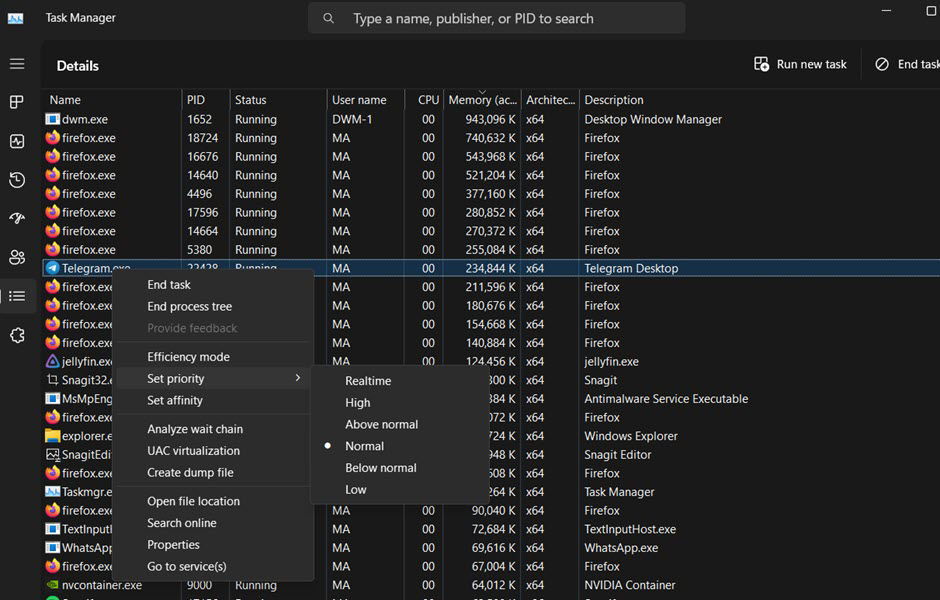 Опция установки приоритета процесса в Диспетчере задач.