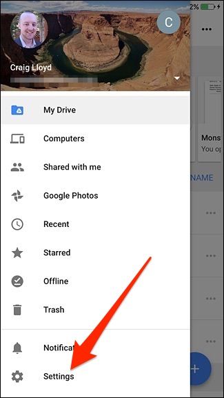 Раздел Настройки в меню Google Drive на iPhone
