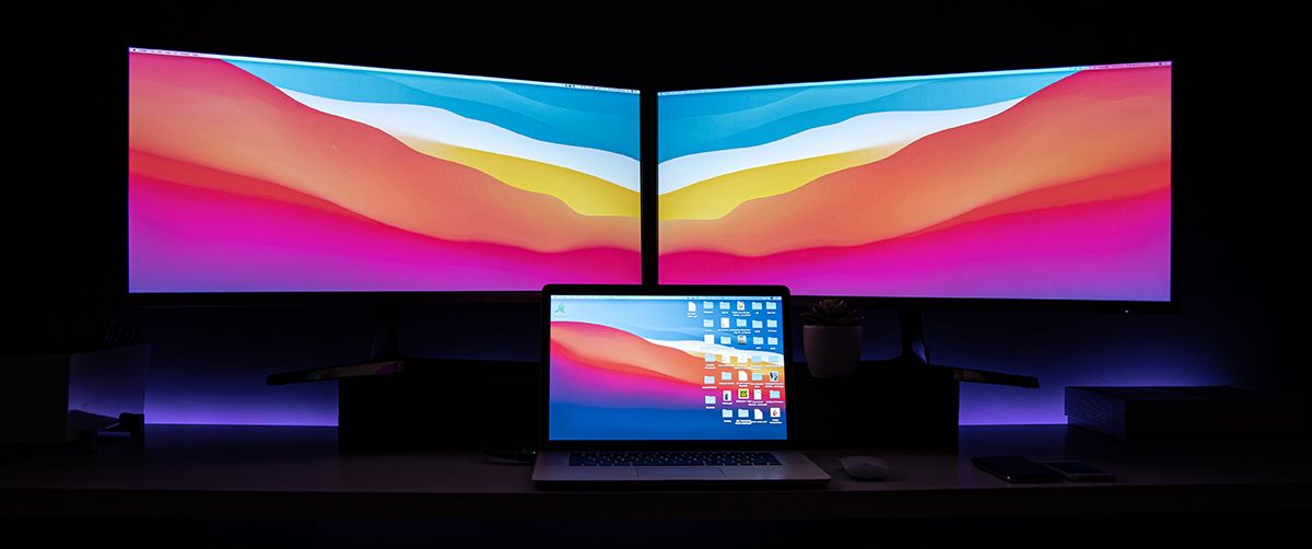 Чистая рабочая станция с двумя мониторами