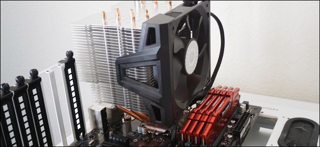 Кулер воздушного типа с крупным радиатором и вентилятором