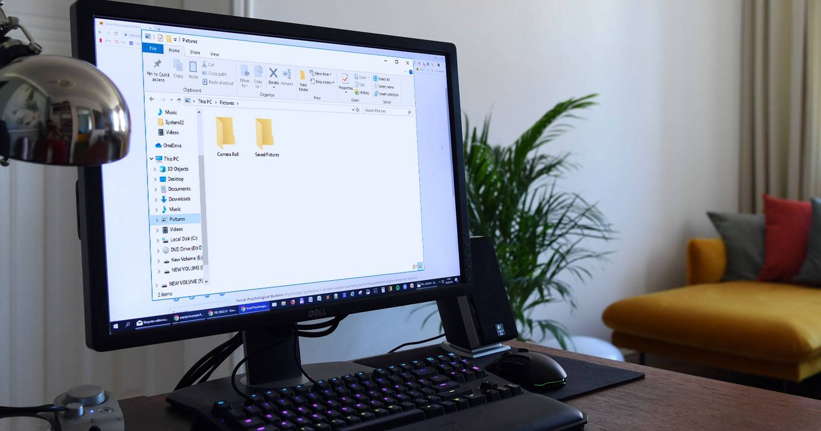 Удаление и управление папками Camera Roll и Saved Pictures в Windows 10