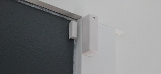 Розетка‑ретранслятор и датчики в интерьере