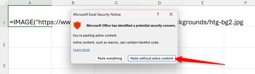 A janela de aviso de segurança do Excel com 'Paste Without Active Content' selecionado.