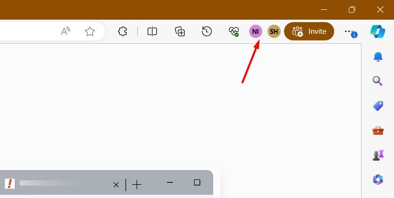 Инициалы участников слева от Invite.