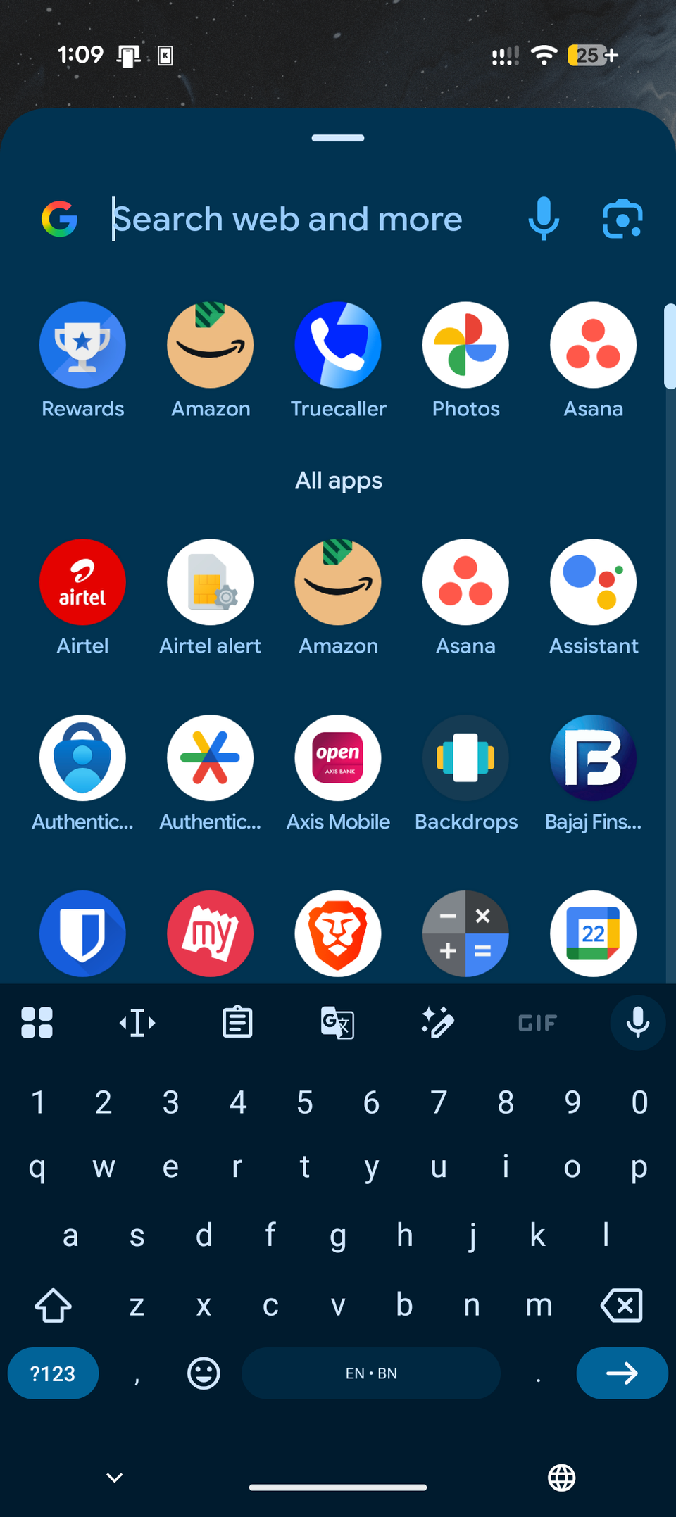 Keyboard in app drawer of Pixel 10.