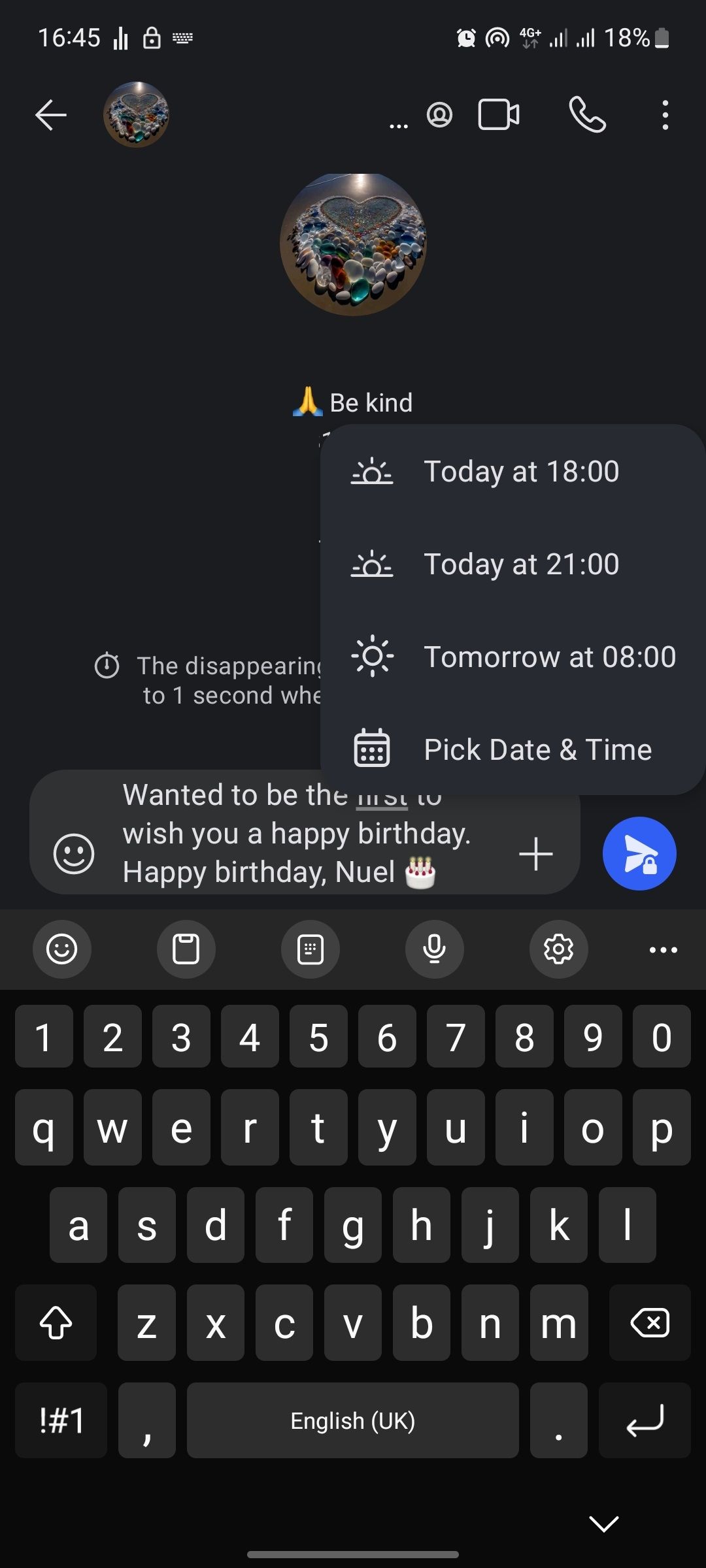 Меню планирования сообщения в Signal с опциями даты и времени