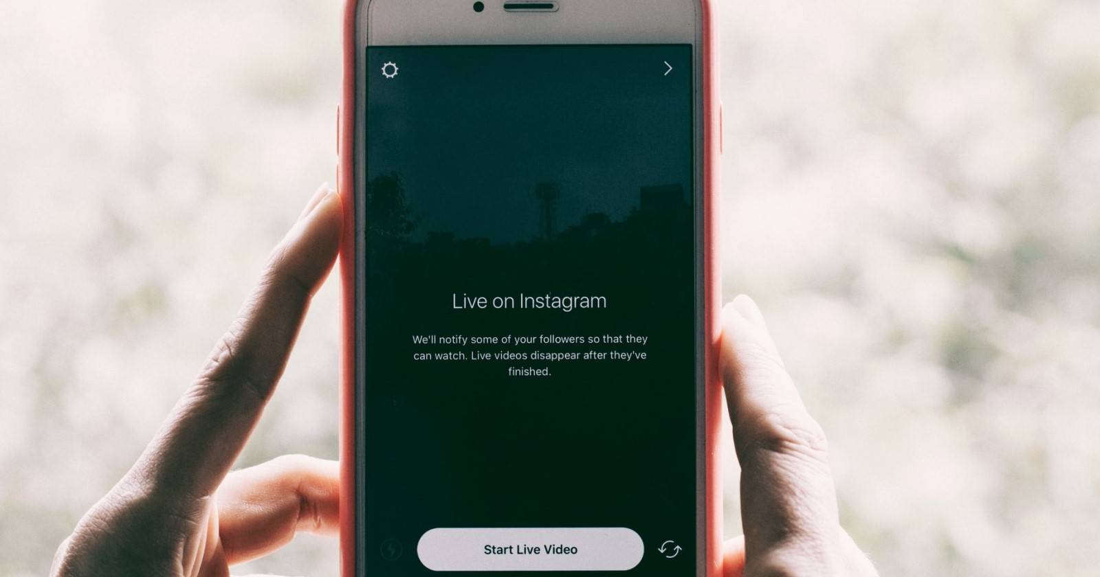 Добавить модератора в Instagram Live