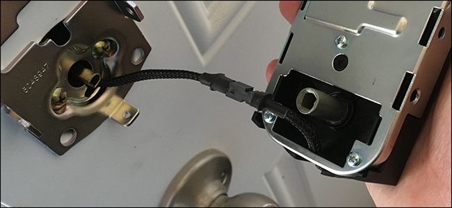 Подключение кабеля клавиатуры к механизму замка