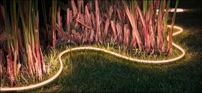 Уличная светодиодная RGB‑лента Philips на фасаде