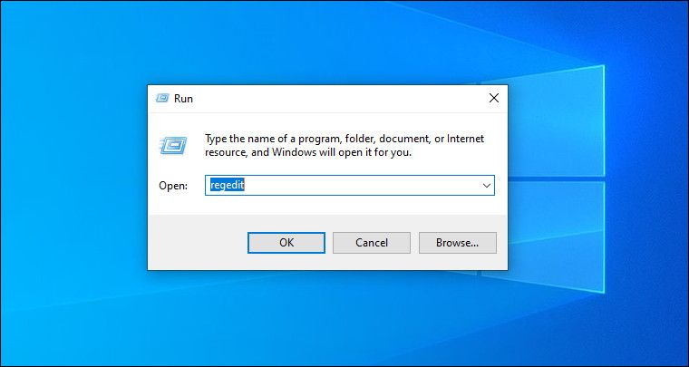 Окно «Выполнить» с regedit