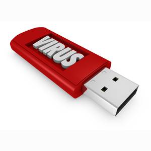 Флешка на столе, символизирующая риск заражения USB