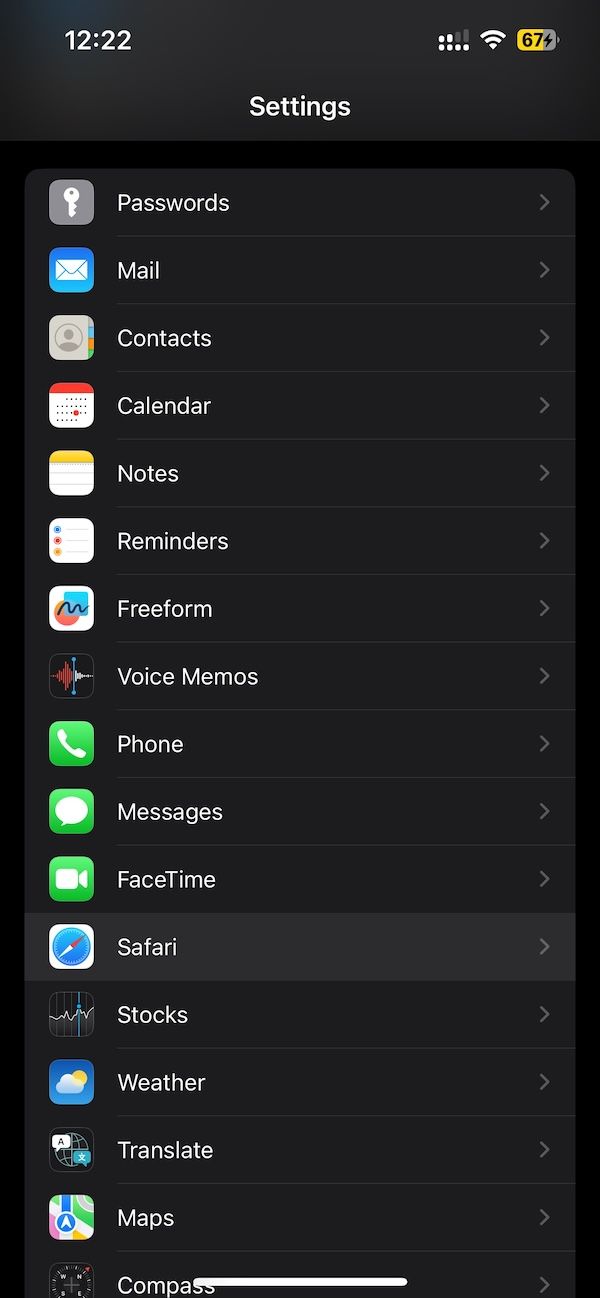 Выберите Safari в приложении Настройки
