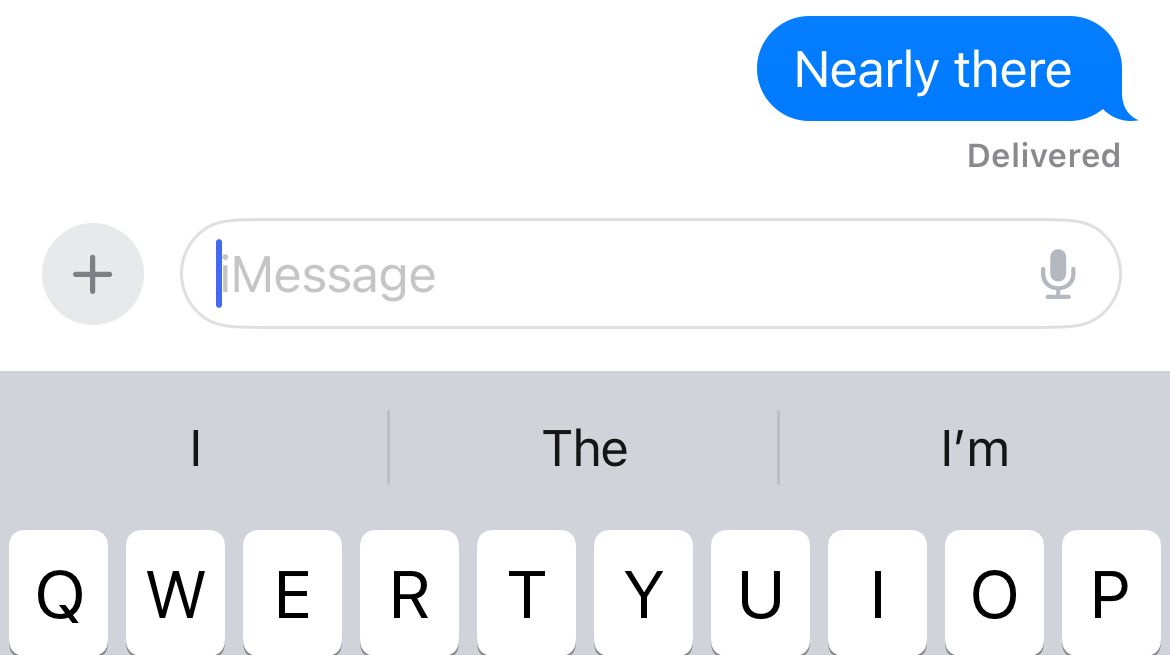 Кнопка «+» в разговоре в Сообщениях