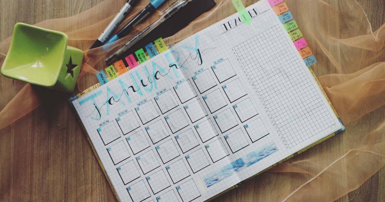 Журнал на столе