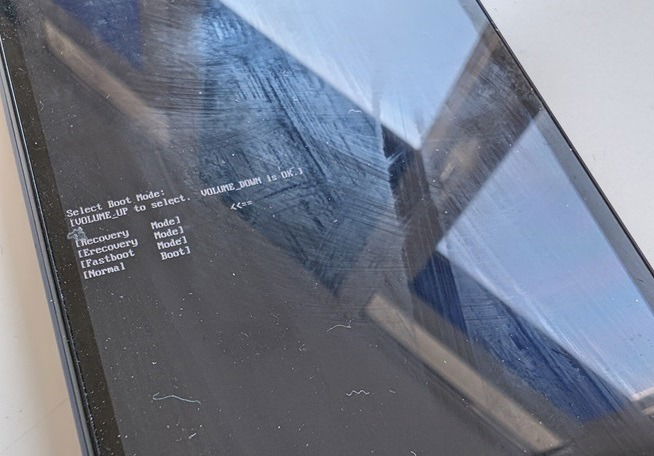 Телефон показывает опцию Recovery Mode, готовую к выбору.