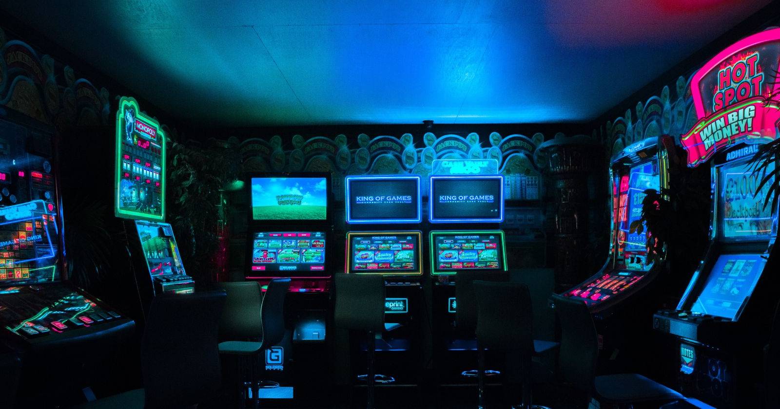 Игровая комната с аркадными автоматами