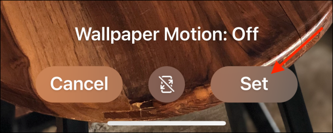 Кнопка «Установить» для сохранения обоев на iPhone
