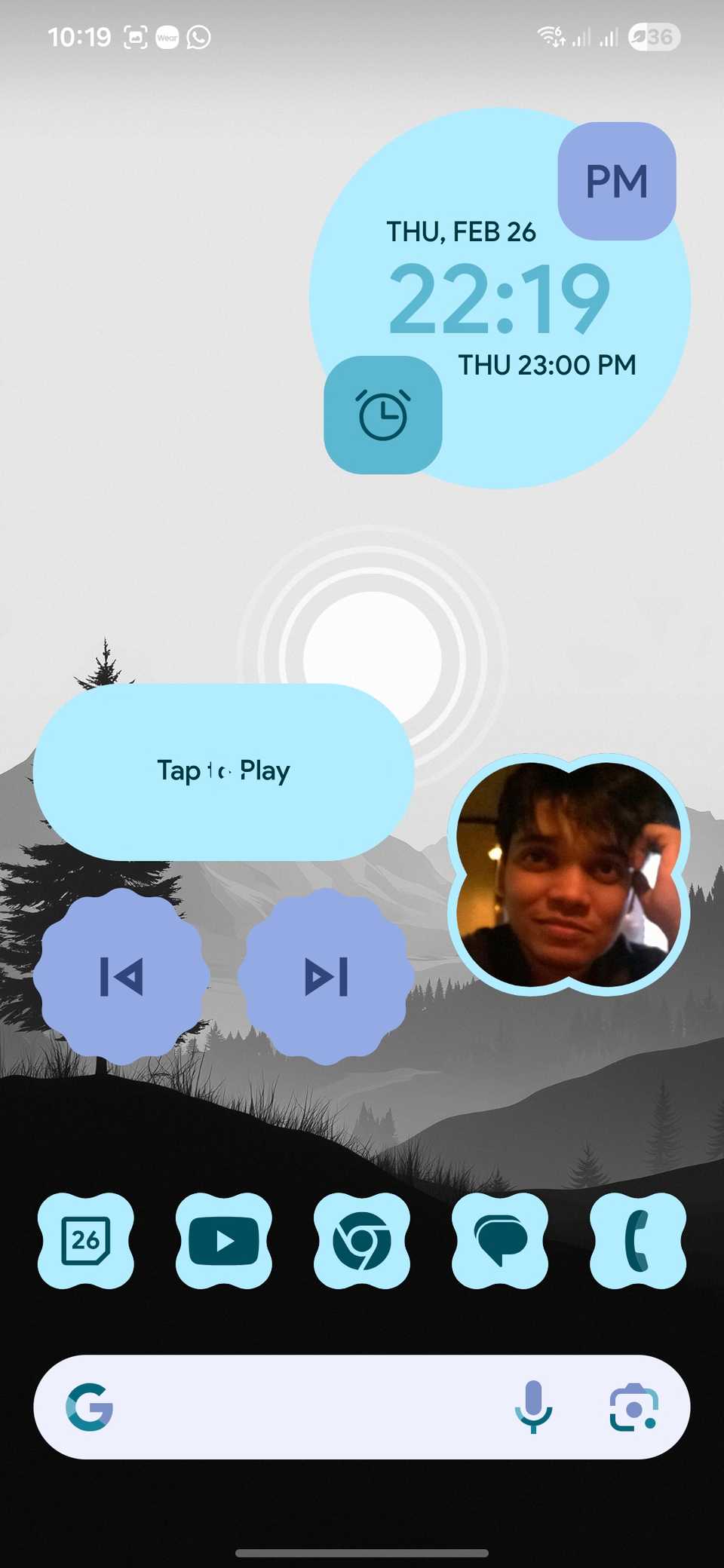 Some Material You widgets on the home screen of Samsung Galaxy S24 with the Lawnchair launcher enabled.