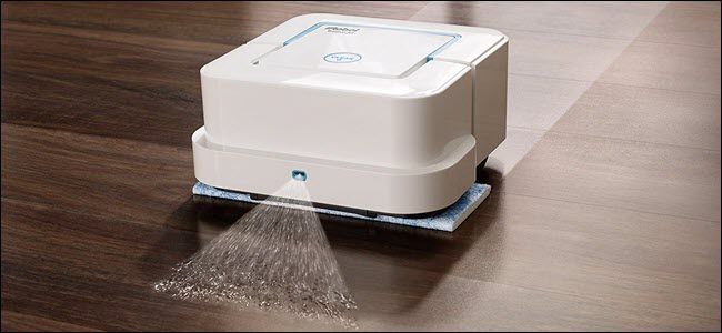 Робот-моп iRobot Braava, работающий на кухонном полу