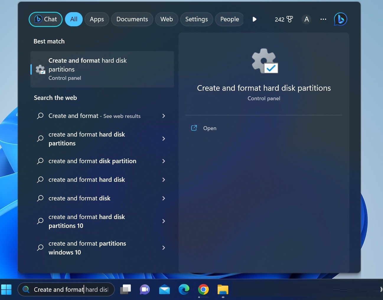 Окно поиска Windows с запросом Create and Format для открытия Управления дисками