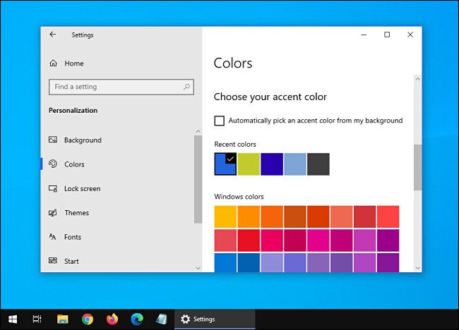 Windows 10: тёмная панель задач и светлые окна.