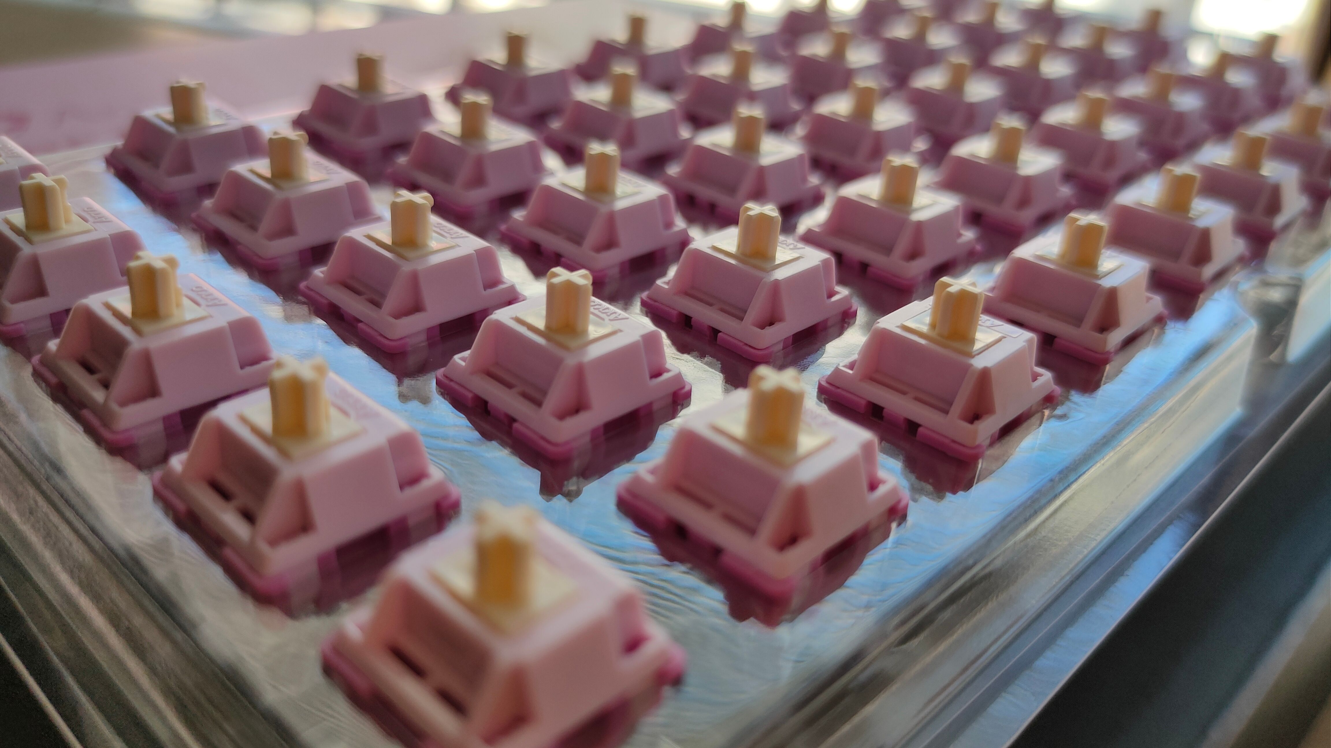 Коробочка переключателей Akko V3 Creamy Purple Pro.