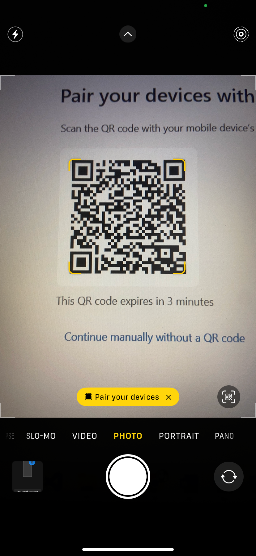 Сканирование QR‑кода на iPhone.
