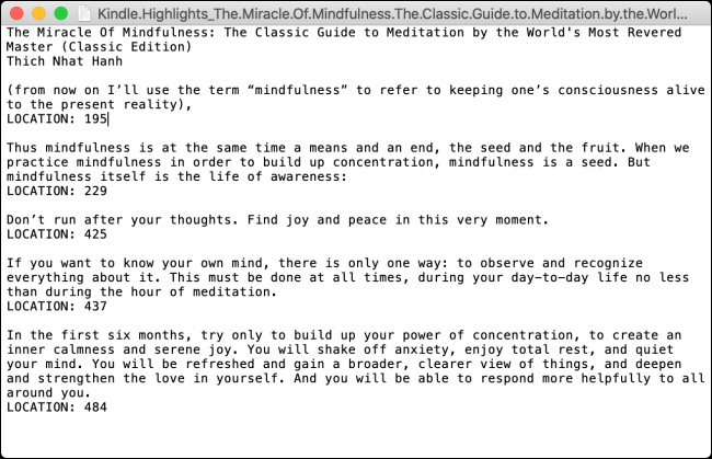 ALT текст: Пример скачанного текстового файла с выделениями Kindle, включая номера страниц