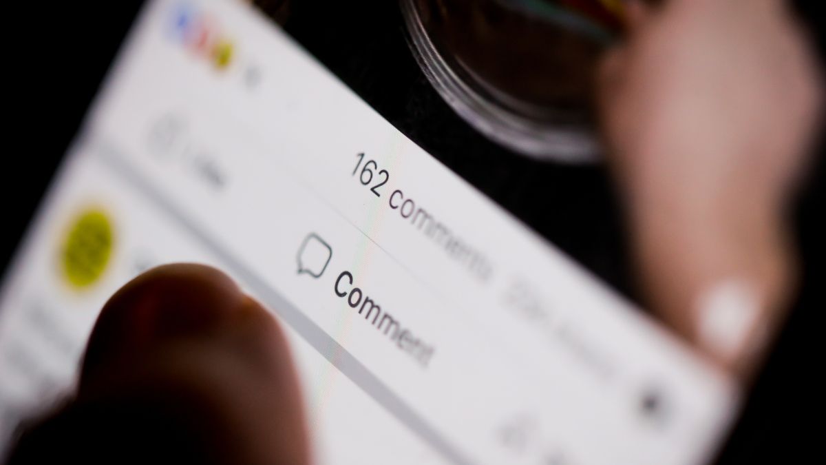 Как скрыть комментарий на Facebook