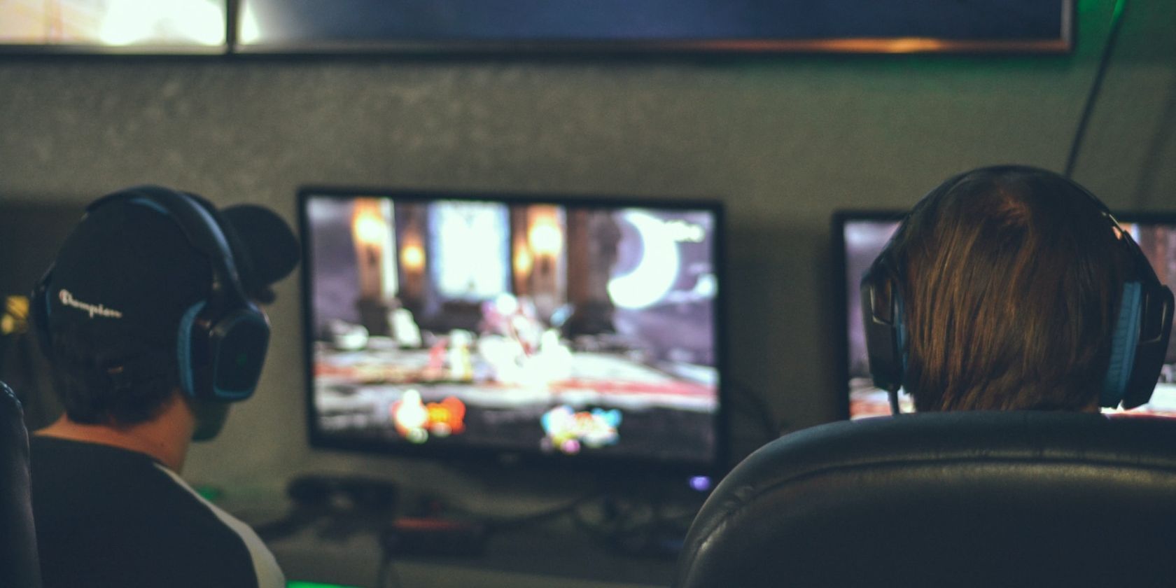 двое профессионалов проектируют игру