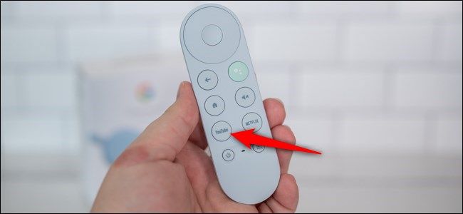Нажмите и удерживайте кнопку YouTube на пульте Chromecast с Google TV