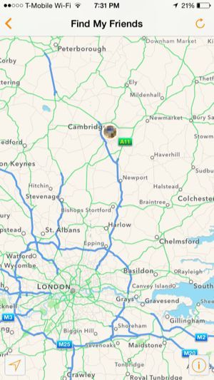 Скриншот приложения Find My Friends на iPhone с картой и метками местоположений