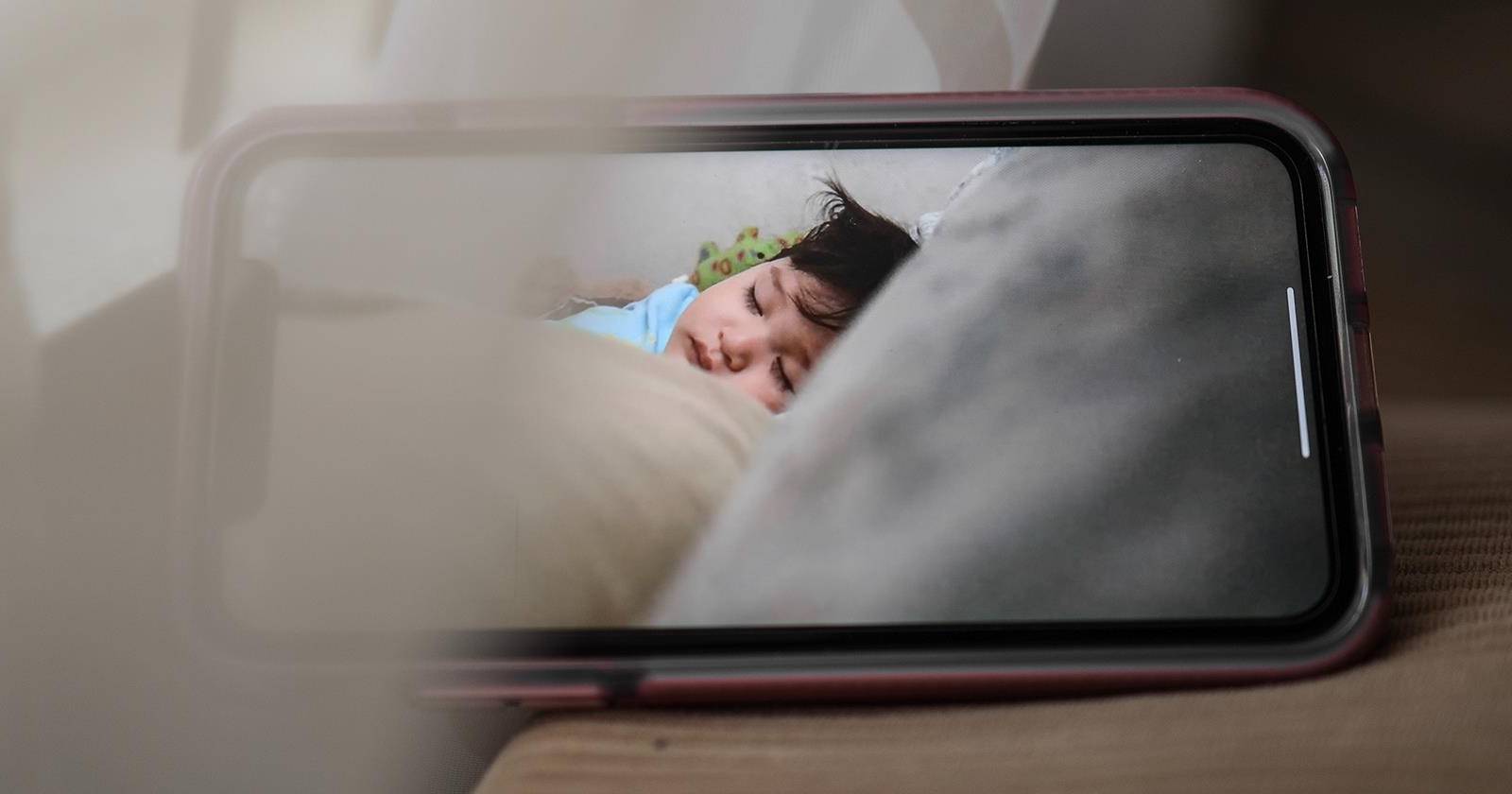 Sleeping-Baby-iPhone