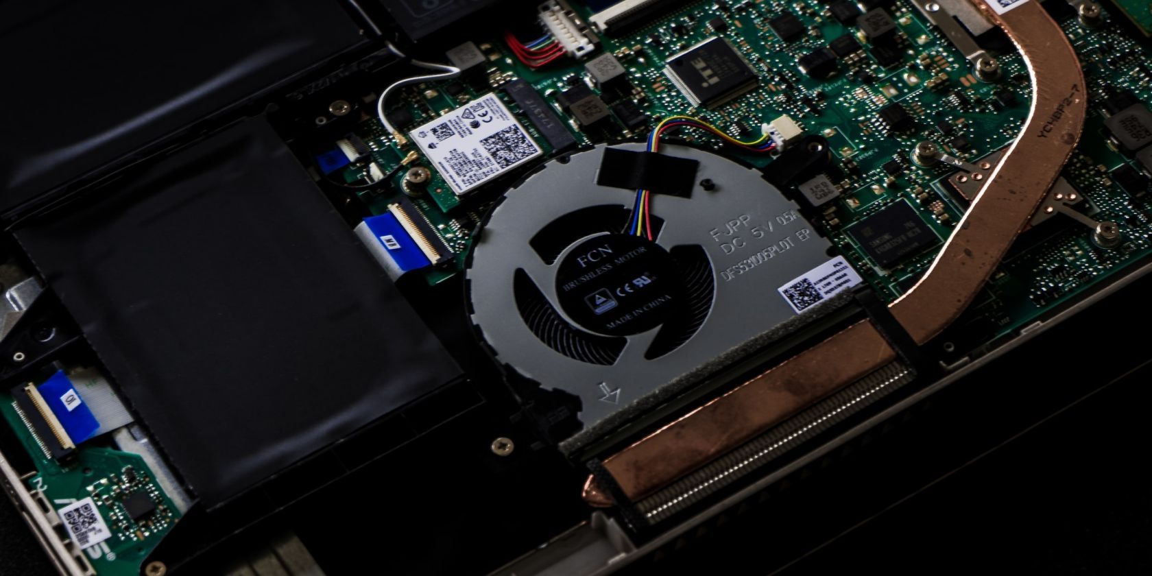 Gaming laptop internals showing CPU and GPU integrated cooling system