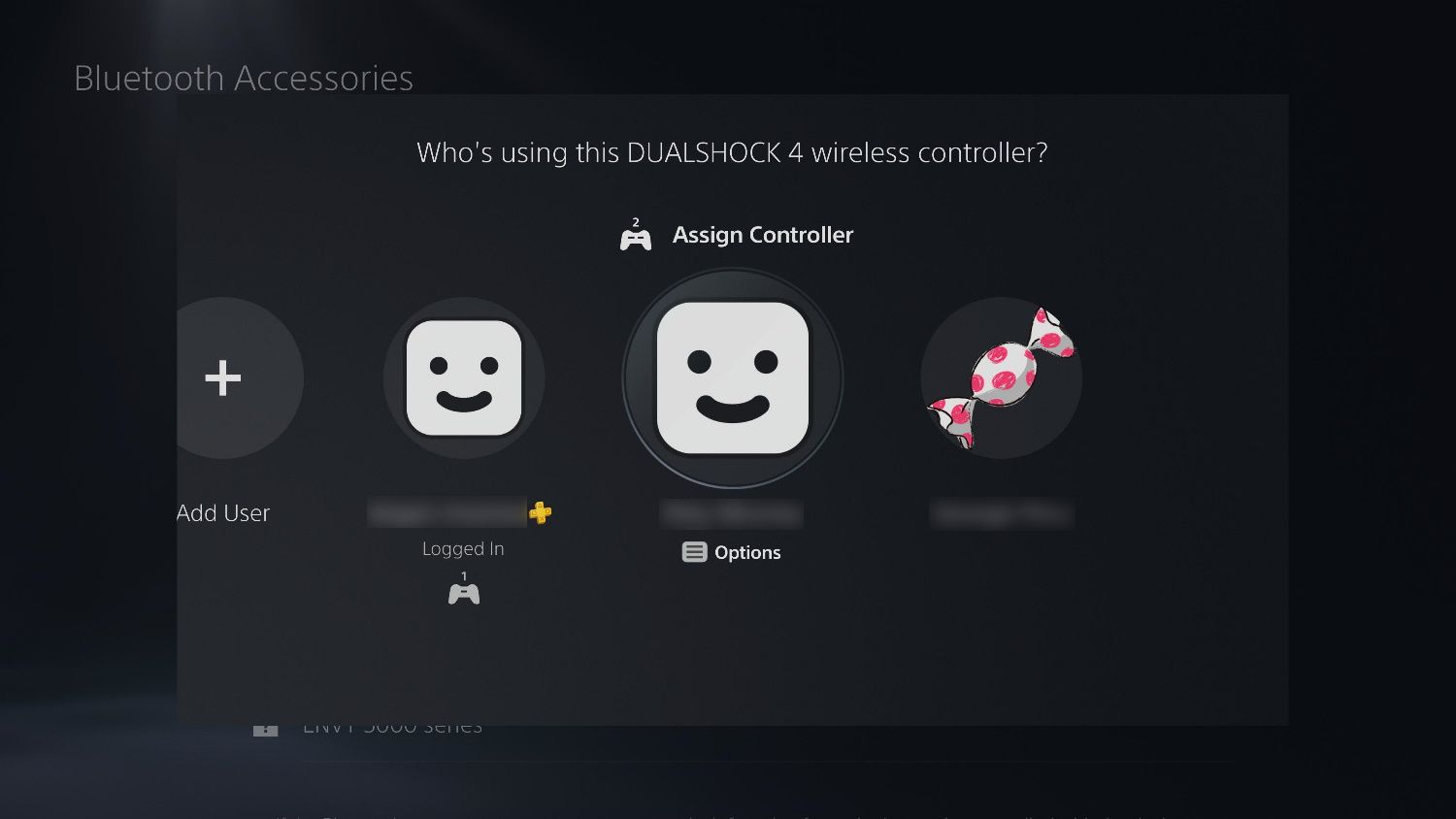 пользователь настраивает DualShock 4 с PS5 по кабелю